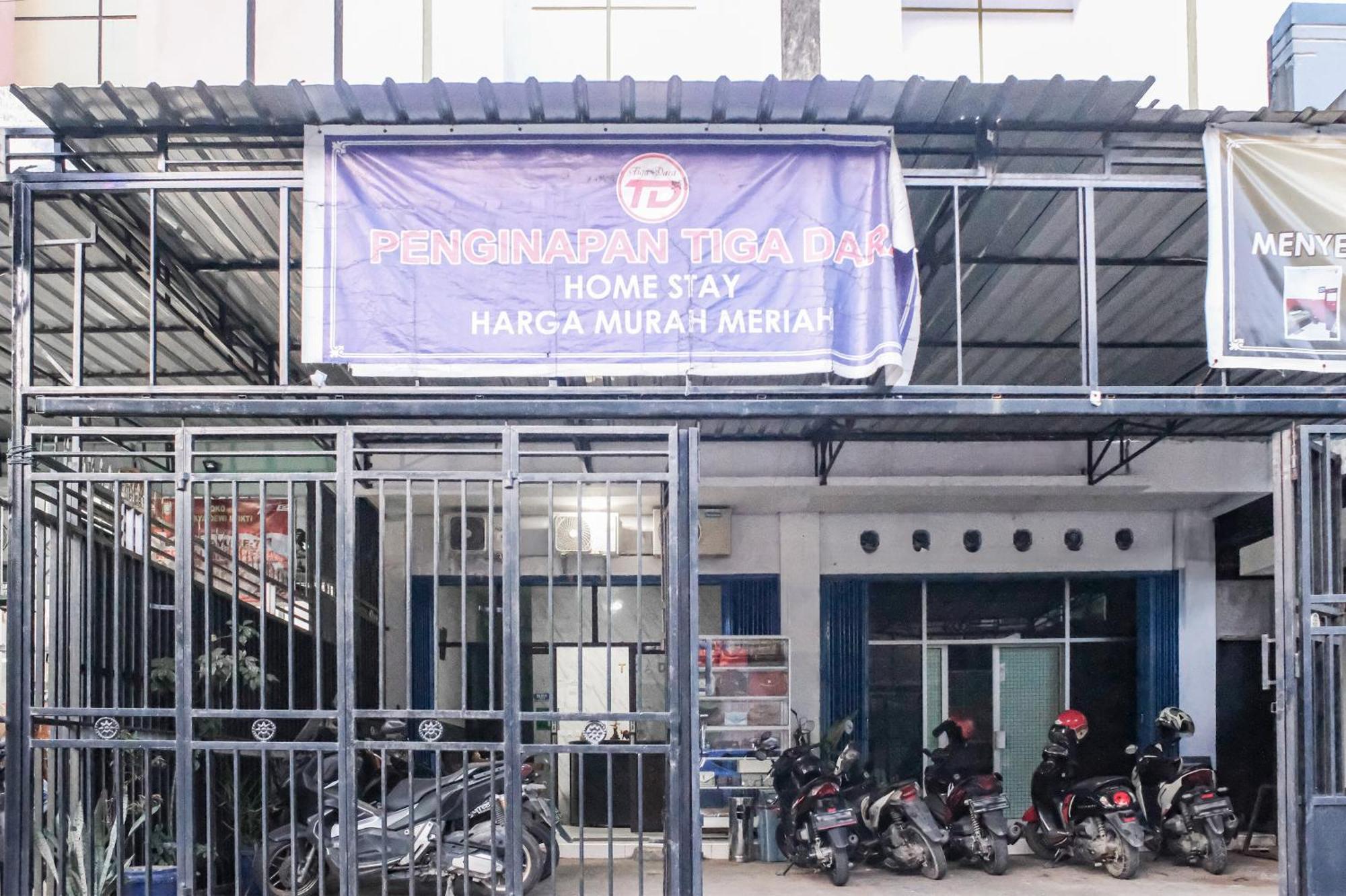 Oyo 93117 Penginapan Tiga Dara 자야푸라 외부 사진